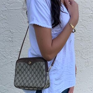 (29) GUCCI 80 Supreme Crossbody